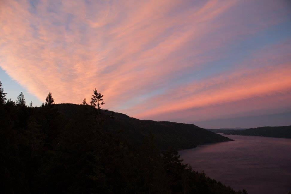 Moon Water Lodge Malahat ภายนอก รูปภาพ