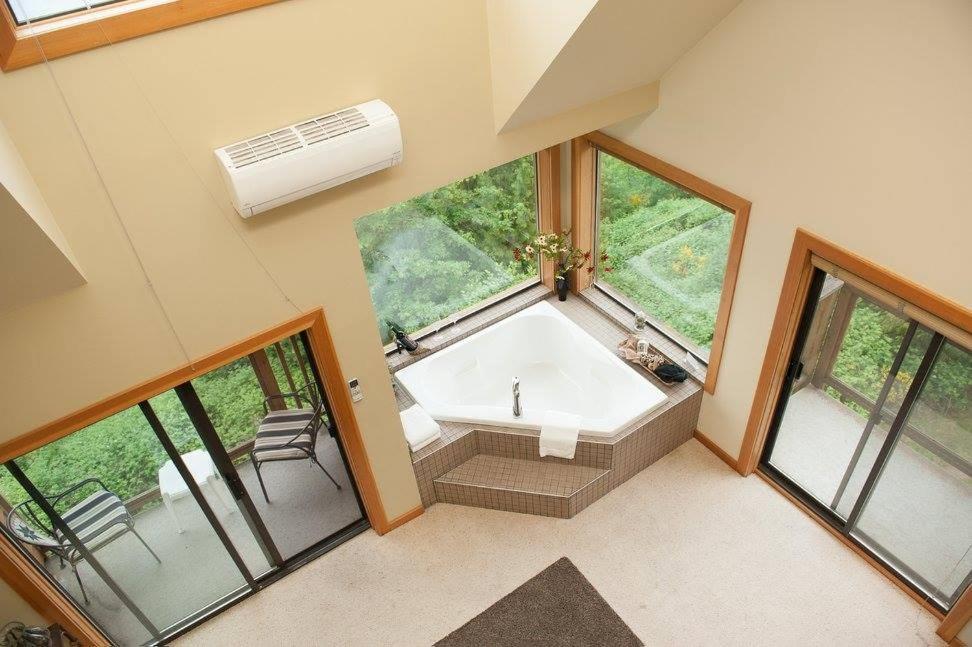 Moon Water Lodge Malahat ภายนอก รูปภาพ