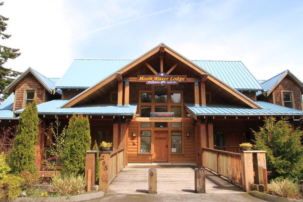 Moon Water Lodge Malahat ภายนอก รูปภาพ
