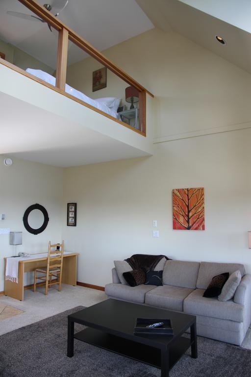 Moon Water Lodge Malahat ห้อง รูปภาพ