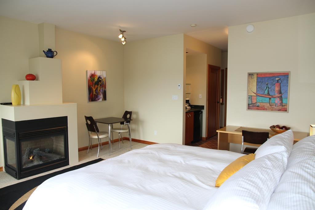 Moon Water Lodge Malahat ห้อง รูปภาพ