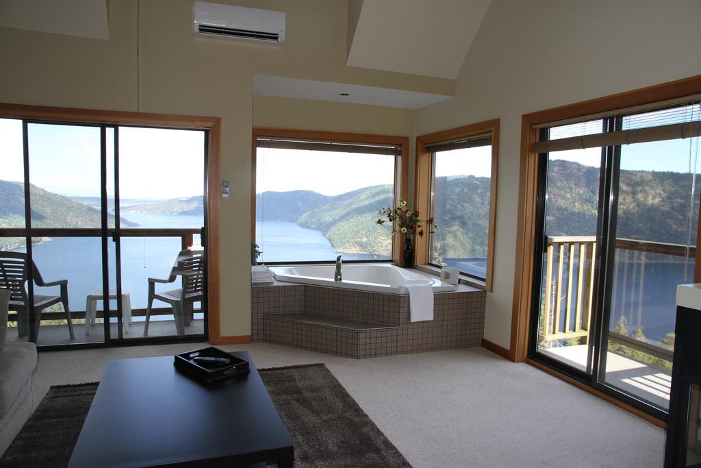 Moon Water Lodge Malahat ห้อง รูปภาพ